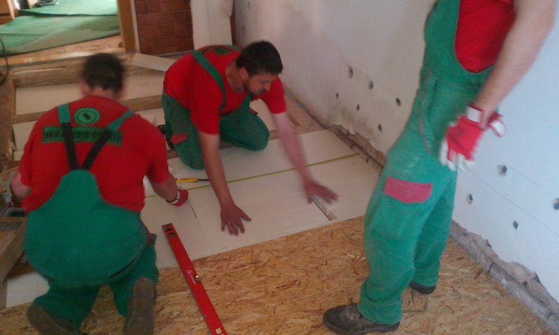 cez strešnú krytinu