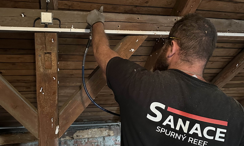 Ošetrenie dreva v interiéri domu